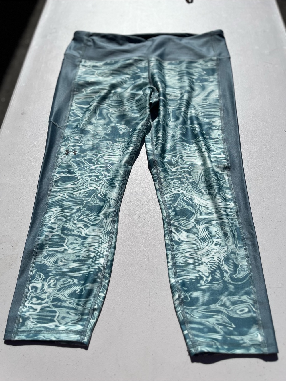 Under Armour Teal Wave-Print Capri Leggings